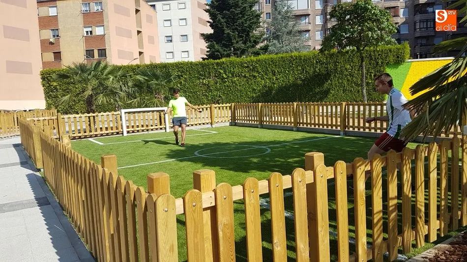 Foto 4 - El Rollo estrena una gran zona de juegos infantiles y deportiva en la calle Alicante