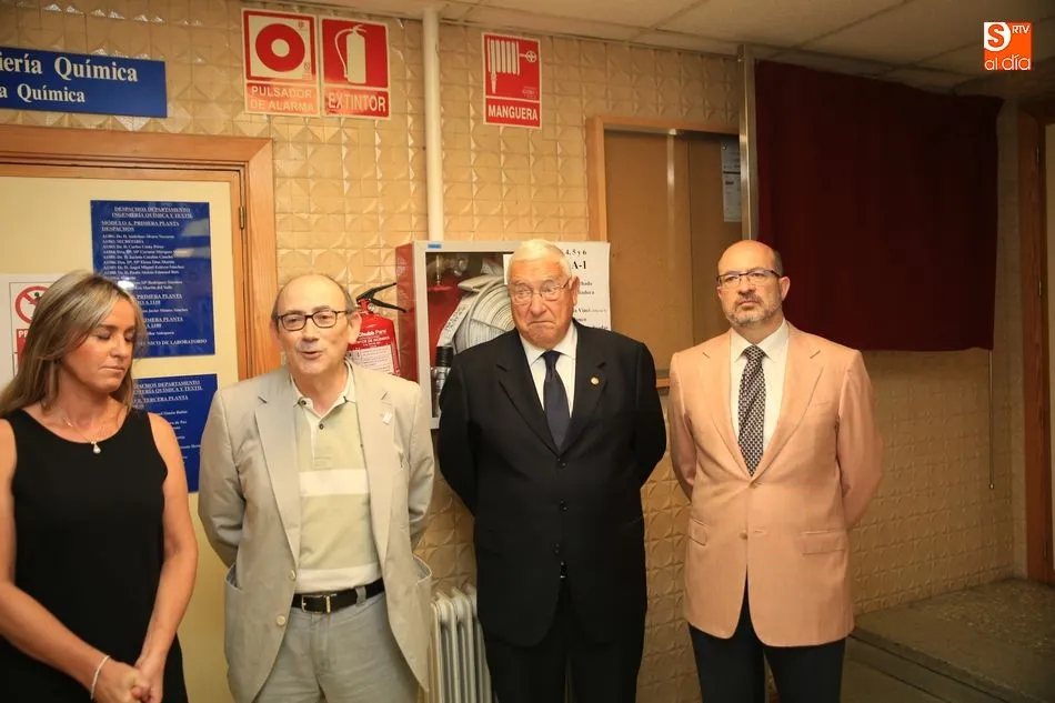 Foto 3 - Emotivo homenaje de los docentes de la Facultad de Ciencias Qu&iacute;micas a Miguel &Aacute;ngel Gal&aacute;n Serrano