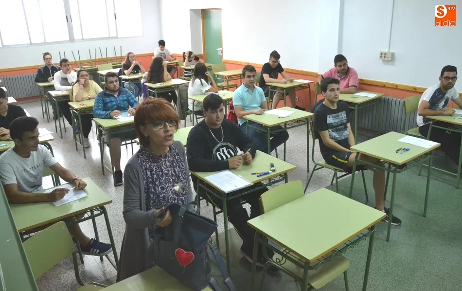 Un total de 17 jóvenes estrenan la Selectividad de julio, que arranca como en junio con un toque...