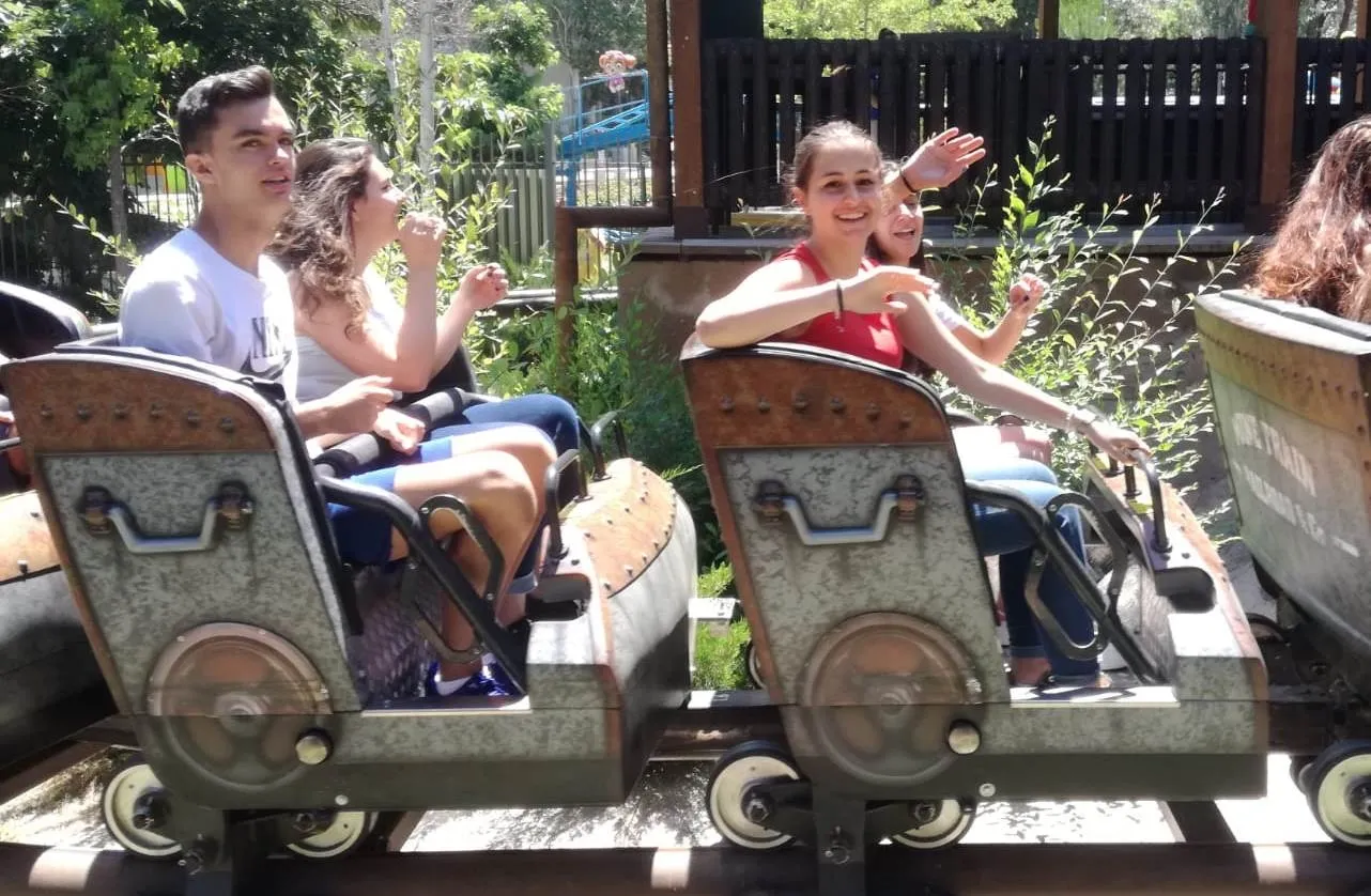 Foto 3 - Los alumnos de Religi&oacute;n del IES Campo Charro se van de excursi&oacute;n al Parque de Atracciones de...