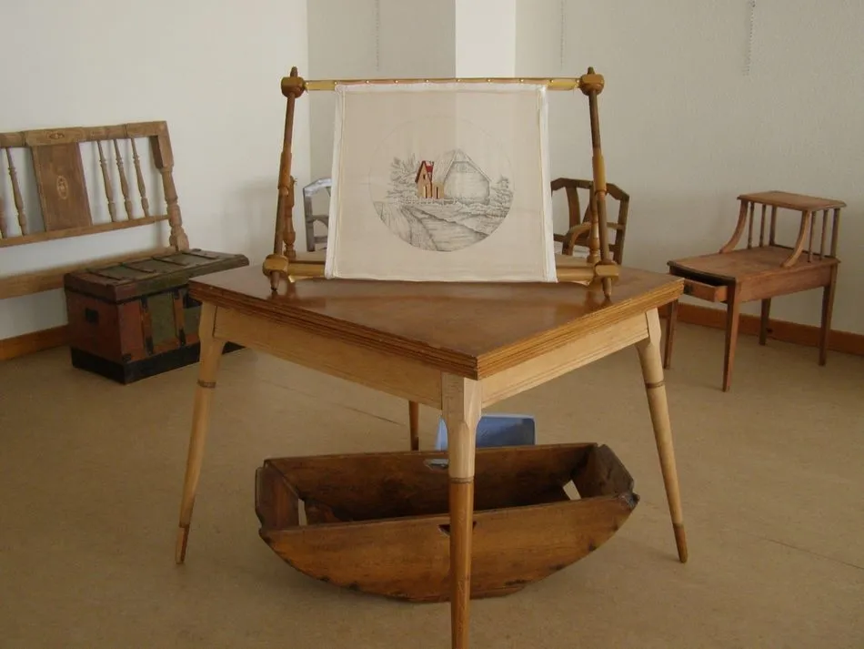 Foto 2 - &lsquo;Act&iacute;vate Cabrerizos&rsquo; ofrece una exposici&oacute;n de muebles de madera reformados  
