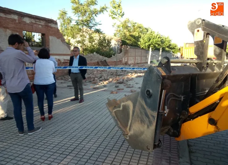Foto 3 - Patronato inicia las labores y tr&aacute;mites para la reconstrucci&oacute;n de la tapia de la residencia...