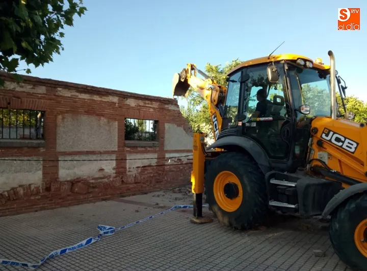 Foto 2 - Patronato inicia las labores y tr&aacute;mites para la reconstrucci&oacute;n de la tapia de la residencia...