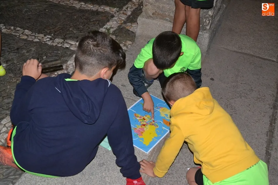 Foto 7 - El centro hist&oacute;rico se empapa de esp&iacute;ritu mundialista con un juego especial de orientaci&oacute;n  