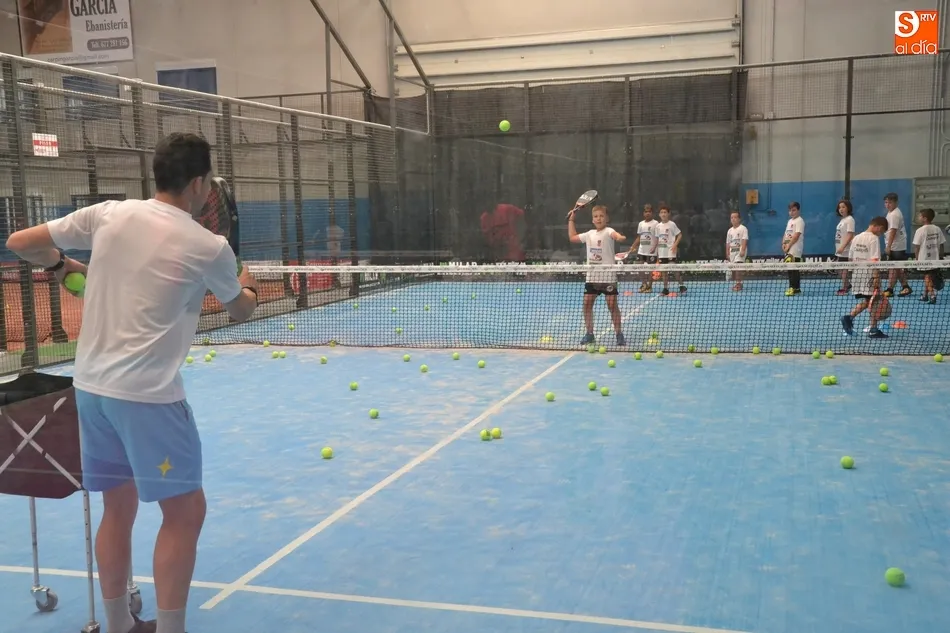 Foto 6 - Los integrantes del Mir&oacute;briga Campus cambian el c&eacute;sped por las pistas de p&aacute;del  