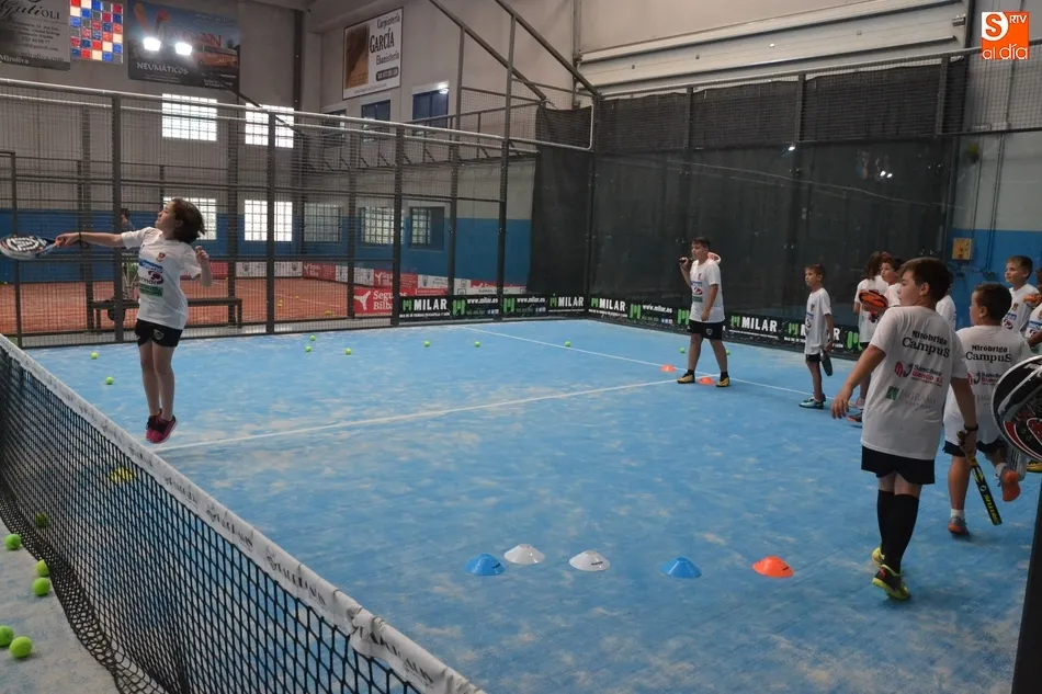 Foto 4 - Los integrantes del Mir&oacute;briga Campus cambian el c&eacute;sped por las pistas de p&aacute;del  