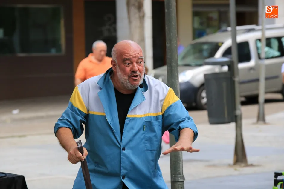 Foto 9 - La magia de Fernando Salda&ntilde;a abre la programaci&oacute;n de verano en la Plaza Barcelona