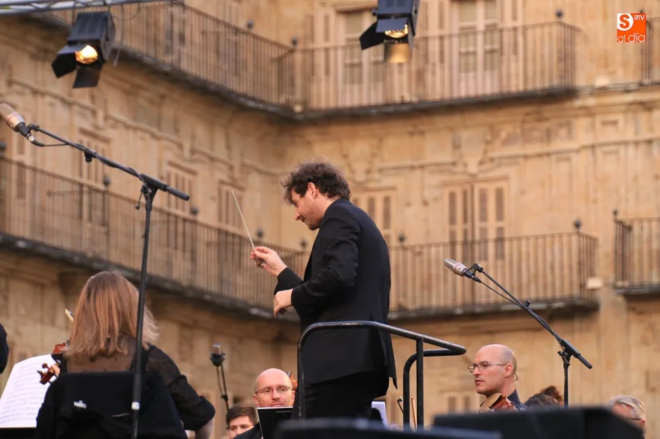 Foto 11 - La Orquesta Sinf&oacute;nica de Castilla y Le&oacute;n envuelve de m&uacute;sica la Plaza Mayor