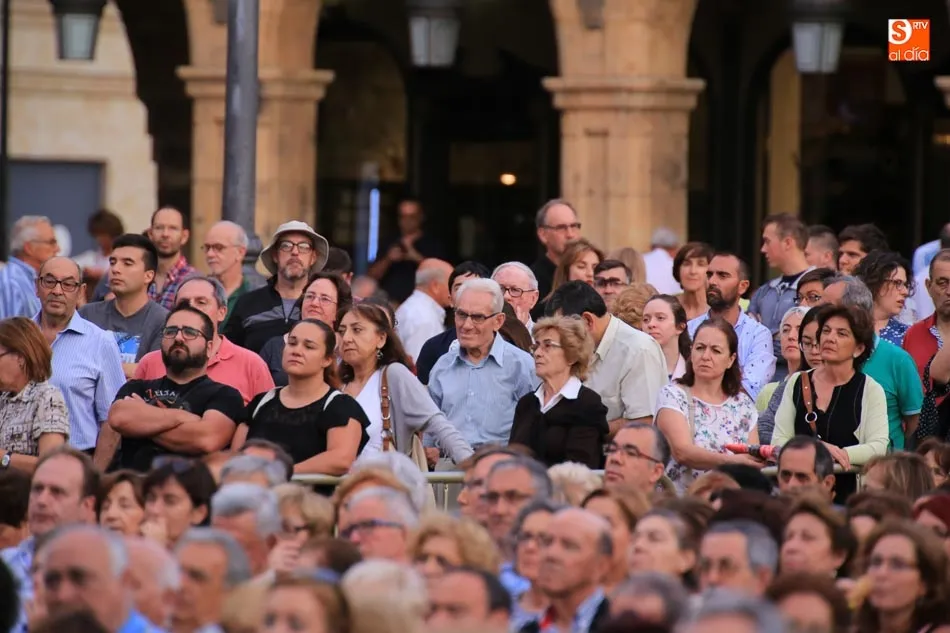 Foto 9 - La Orquesta Sinf&oacute;nica de Castilla y Le&oacute;n envuelve de m&uacute;sica la Plaza Mayor
