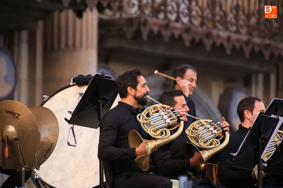 Foto 6 - La Orquesta Sinf&oacute;nica de Castilla y Le&oacute;n envuelve de m&uacute;sica la Plaza Mayor