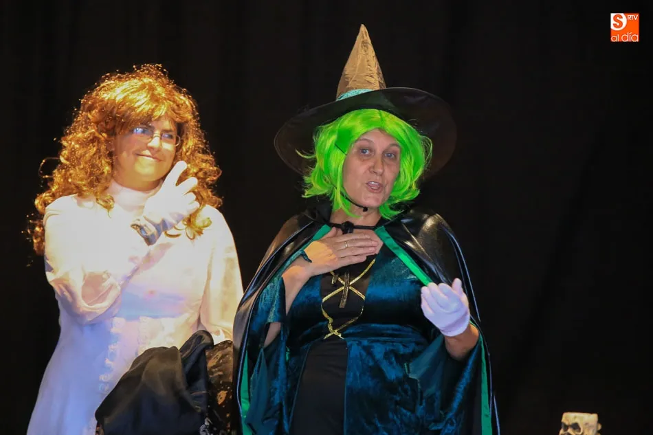 Foto 11 - A escena con el grupo de teatro Buenas Amigas de Buenos Aires