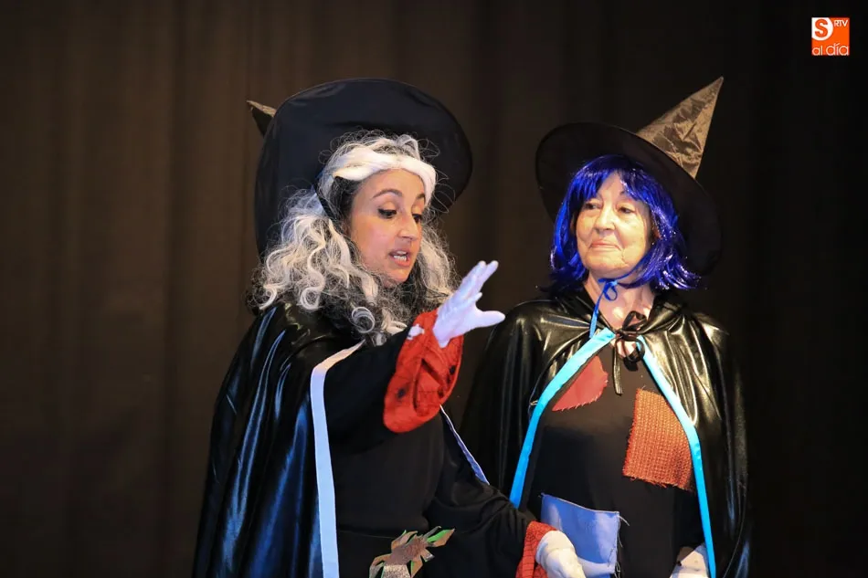 Foto 10 - A escena con el grupo de teatro Buenas Amigas de Buenos Aires