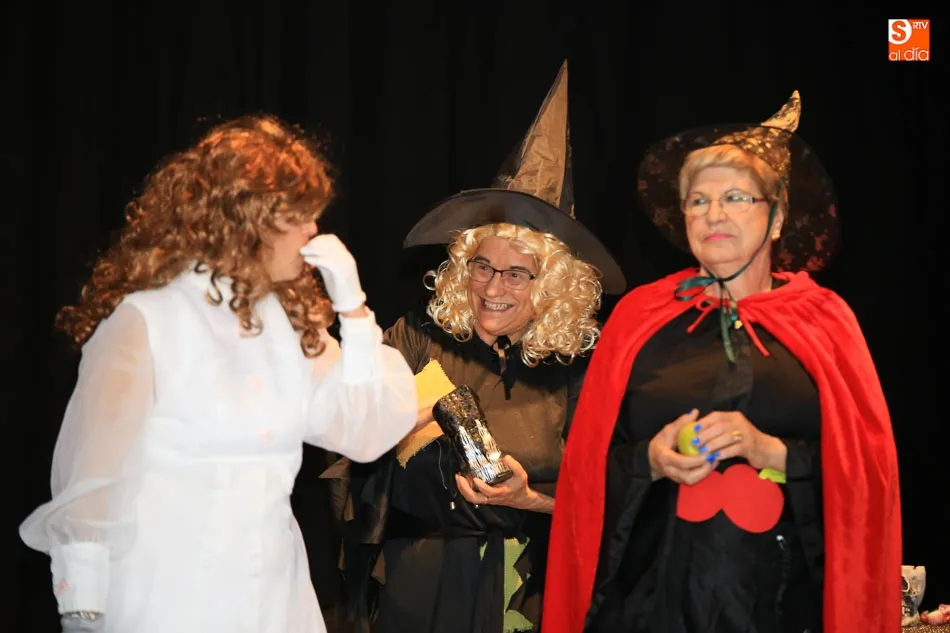 Foto 7 - A escena con el grupo de teatro Buenas Amigas de Buenos Aires