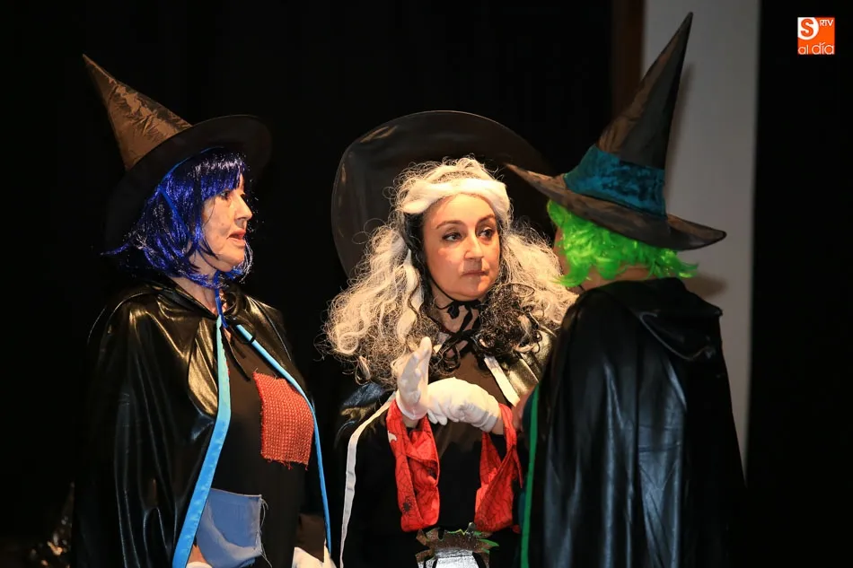 Foto 6 - A escena con el grupo de teatro Buenas Amigas de Buenos Aires