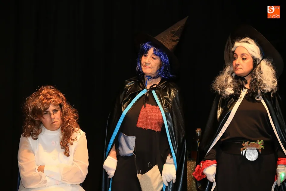 Foto 3 - A escena con el grupo de teatro Buenas Amigas de Buenos Aires