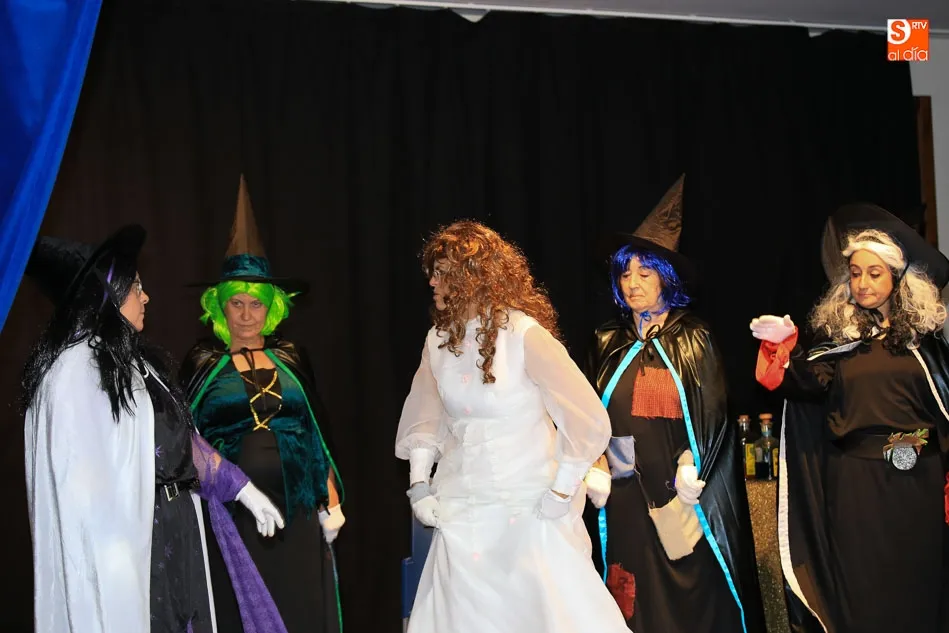 Foto 2 - A escena con el grupo de teatro Buenas Amigas de Buenos Aires