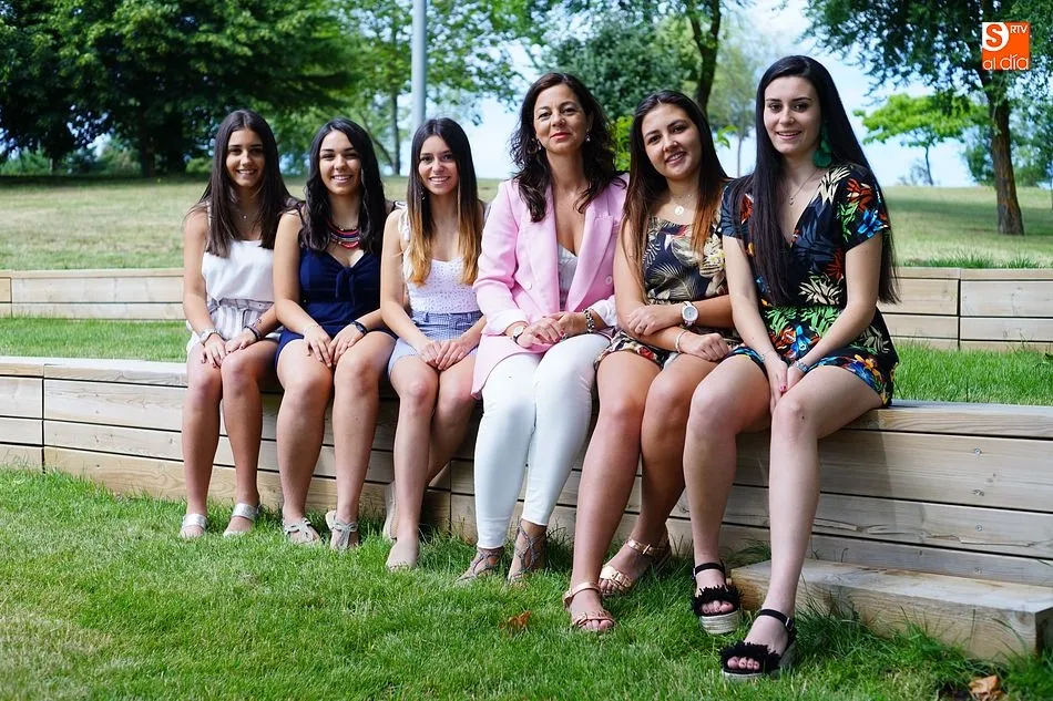 Cinco Damas para la corona de las fiestas de Guijuelo