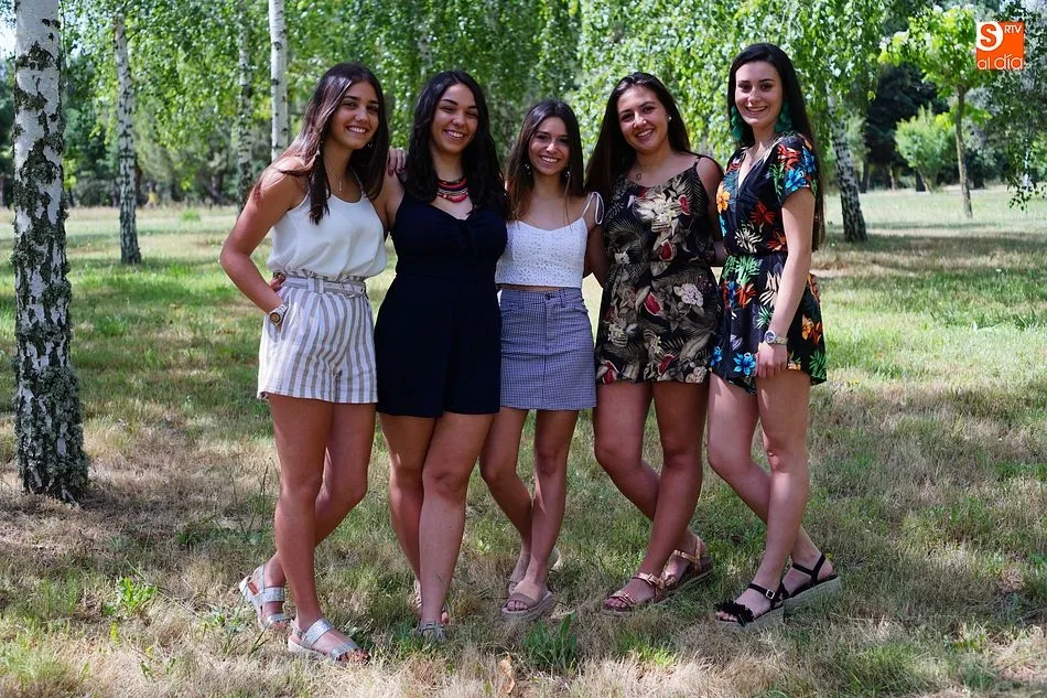 Foto 2 - Cinco Damas para la corona de las fiestas de Guijuelo