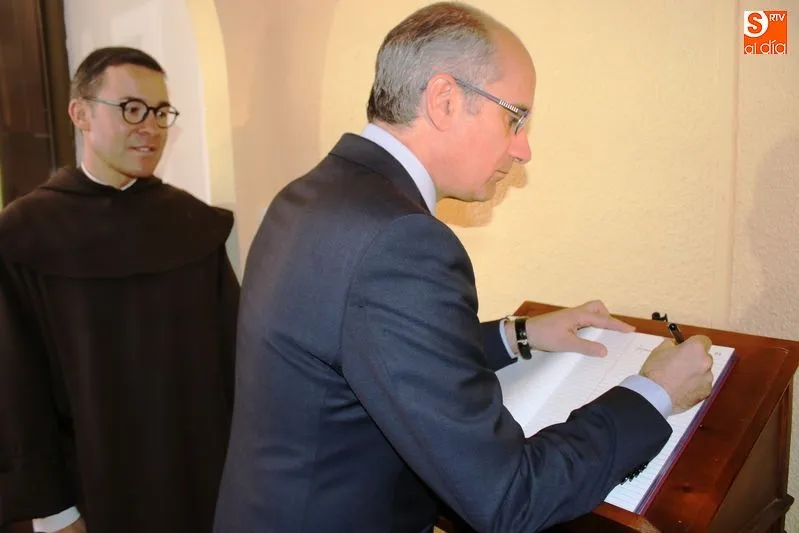 Foto 6 - "La muestra VITOR TERESA ser&aacute; un revulsivo importante para Alba de Tormes"