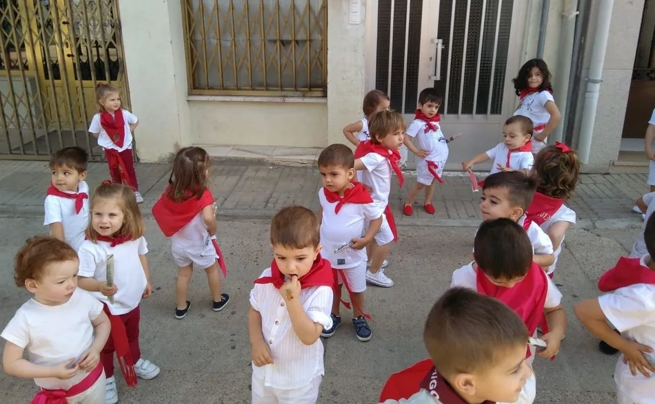 Foto 11 - Los ni&ntilde;os de la Escuela Infantil salen a la calle para correr el primer encierro sanferminero  