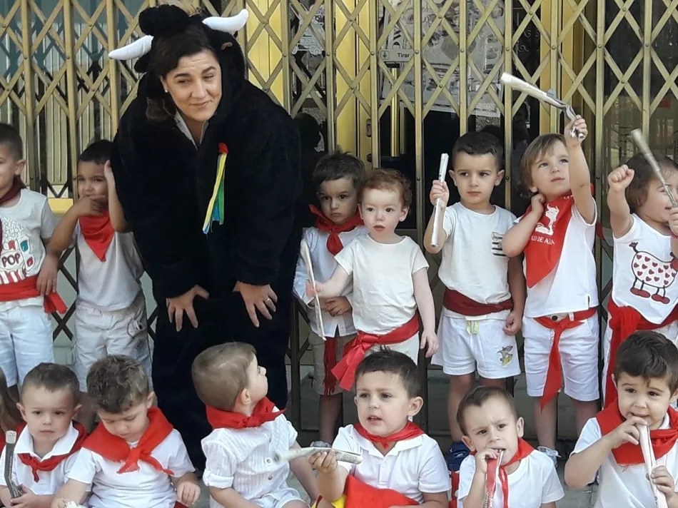 Foto 5 - Los ni&ntilde;os de la Escuela Infantil salen a la calle para correr el primer encierro sanferminero  