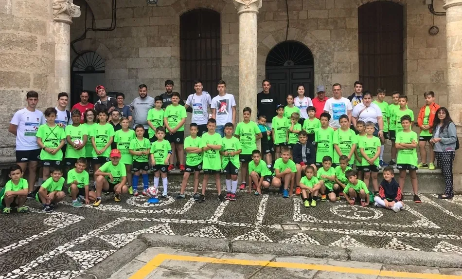 La familia del Miróbriga Campus y usuarios de Asprodes pasan una mañana de convivencia  