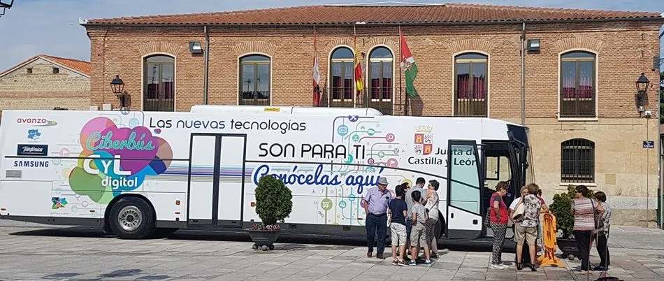 El Ciberbús se instaló en la Plaza de España | Fotos: Elena Sánchez