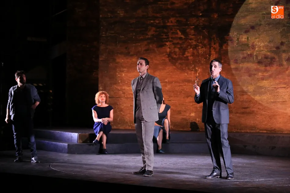 Foto 11 - Teatro de la Abad&iacute;a sube a escena &lsquo;Tiempo de silencio&rsquo;