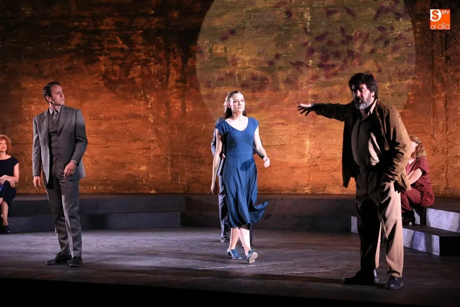 Foto 10 - Teatro de la Abad&iacute;a sube a escena &lsquo;Tiempo de silencio&rsquo;
