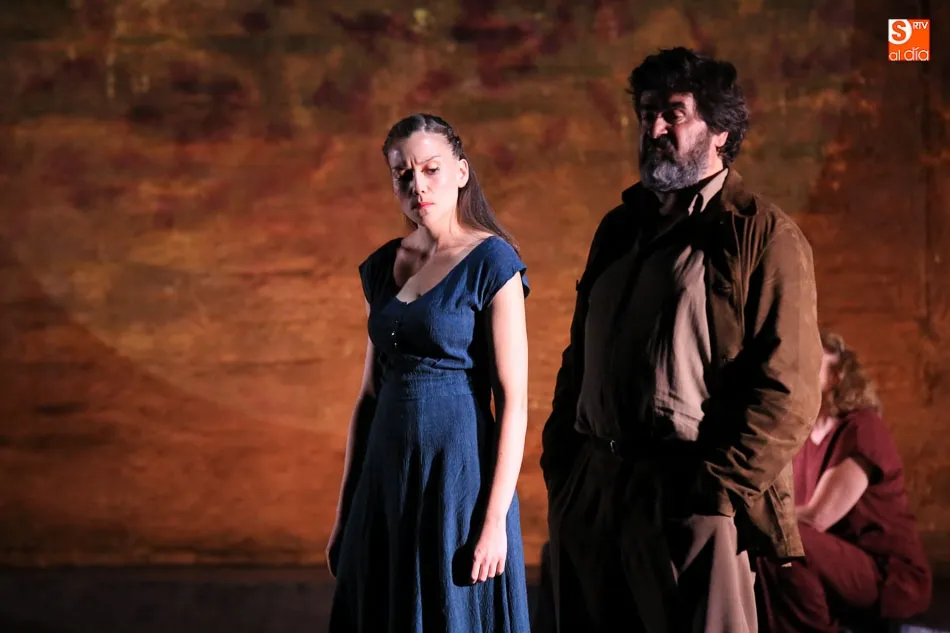 Foto 8 - Teatro de la Abad&iacute;a sube a escena &lsquo;Tiempo de silencio&rsquo;