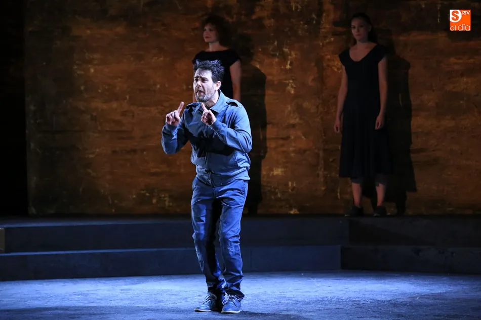 Foto 7 - Teatro de la Abad&iacute;a sube a escena &lsquo;Tiempo de silencio&rsquo;