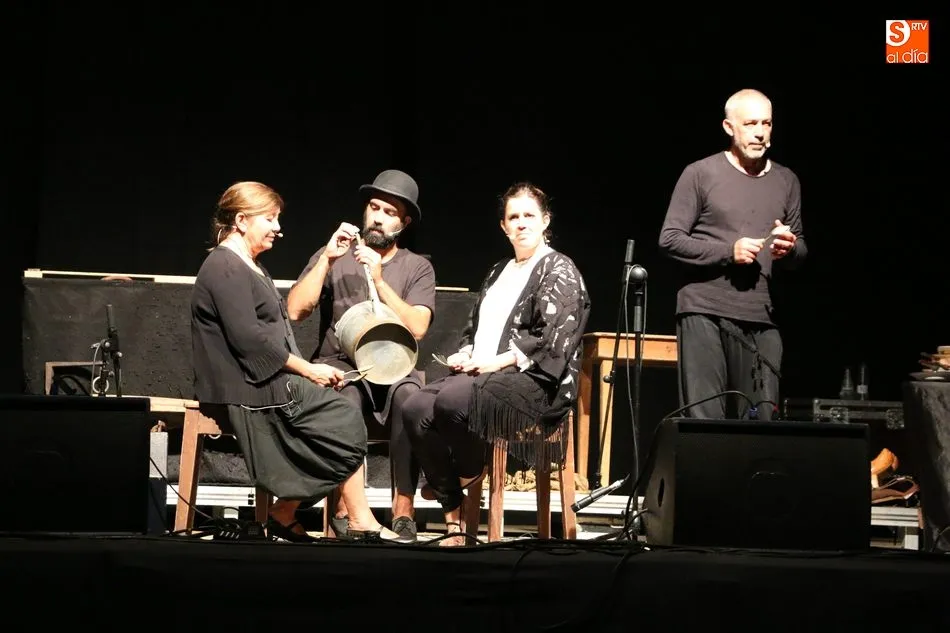 Foto 6 - Mayalde pone en pie la Plaza de Villarino en el festival Burrufolk  