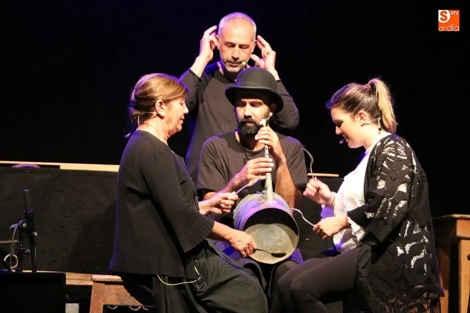 Foto 4 - Mayalde pone en pie la Plaza de Villarino en el festival Burrufolk  
