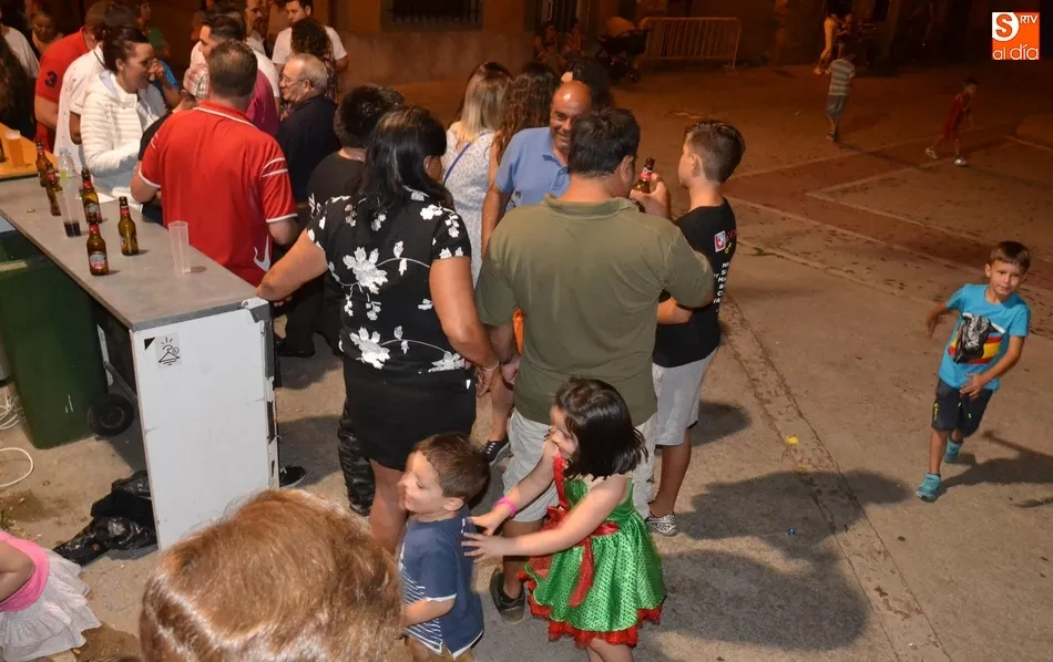 Foto 8 - San Andr&eacute;s inicia sus fiestas veraniegas con una animada sesi&oacute;n de baile  