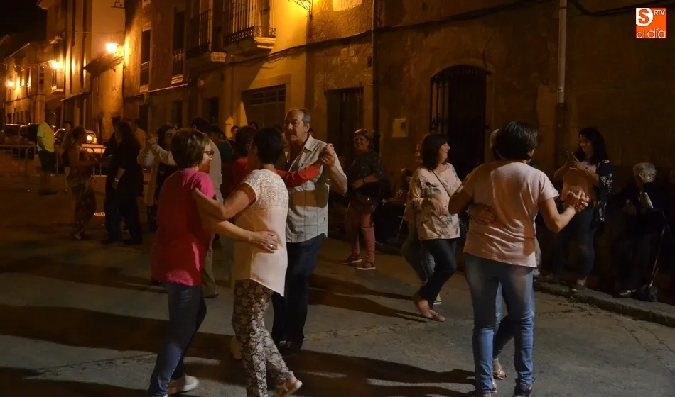Foto 6 - San Andr&eacute;s inicia sus fiestas veraniegas con una animada sesi&oacute;n de baile  
