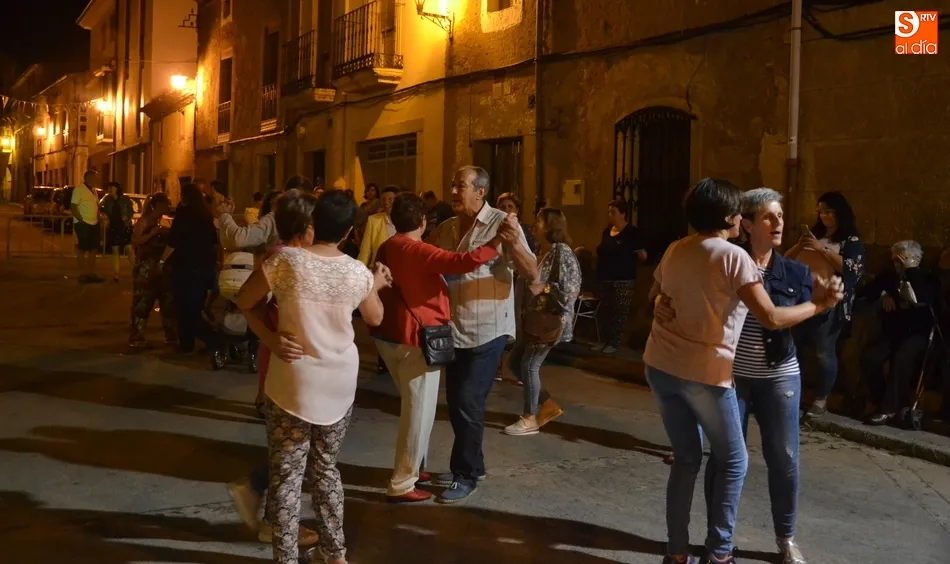 Foto 5 - San Andr&eacute;s inicia sus fiestas veraniegas con una animada sesi&oacute;n de baile  