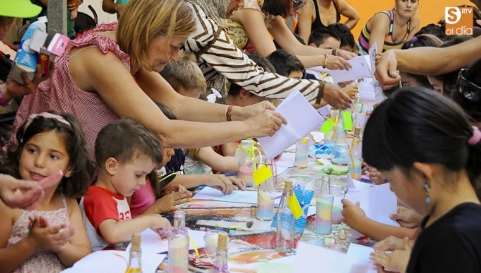 El programa tiene entre sus objetivos principales prevenir el consumo de drogas y promover hábitos saludables en la población infantil y juvenil