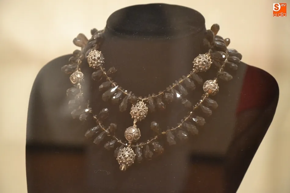 Foto 9 - Inaugurada una exposici&oacute;n de joyas charras para reivindicar la filigrana de la tierra  