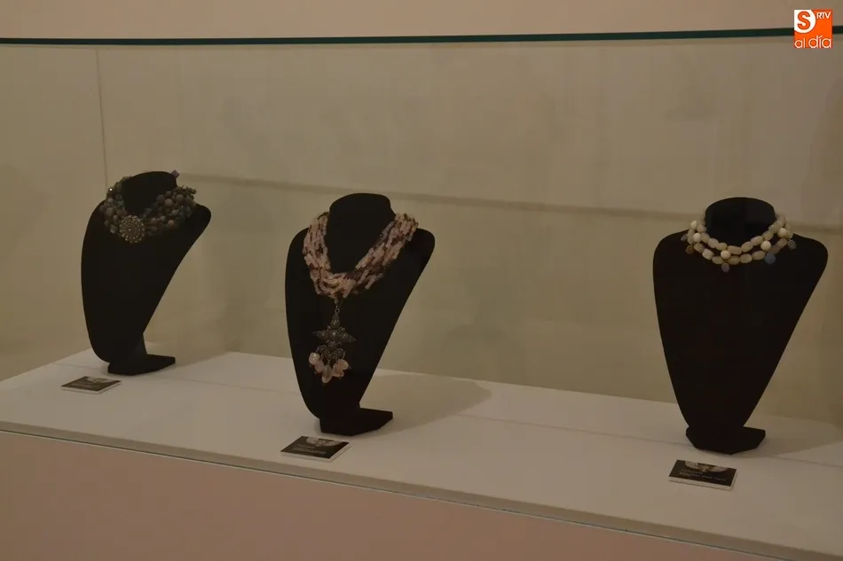 Foto 5 - Inaugurada una exposici&oacute;n de joyas charras para reivindicar la filigrana de la tierra  