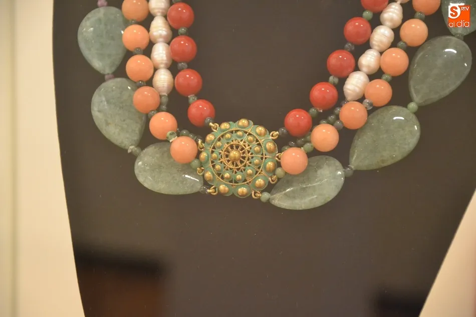 Foto 6 - Inaugurada una exposici&oacute;n de joyas charras para reivindicar la filigrana de la tierra  