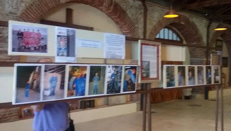 Muestra fotográfica y talla en piedra de Villamayor de la Asociación de Mayores Mirat  