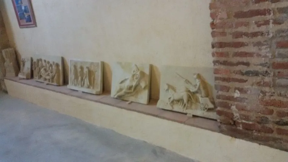 Foto 3 - Muestra fotogr&aacute;fica y talla en piedra de Villamayor de la Asociaci&oacute;n de Mayores Mirat  