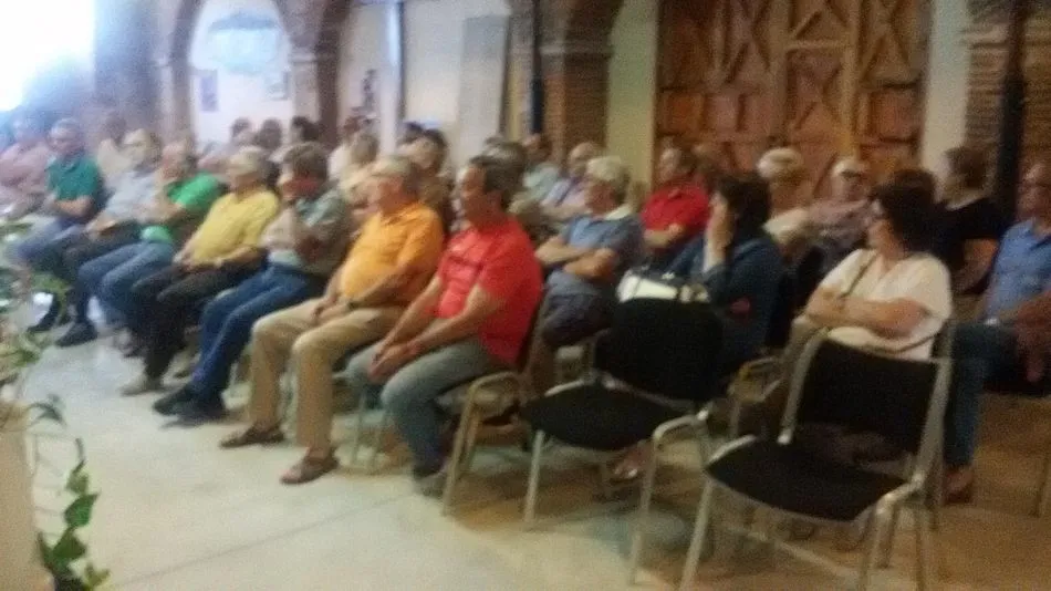 Foto 2 - Muestra fotogr&aacute;fica y talla en piedra de Villamayor de la Asociaci&oacute;n de Mayores Mirat  