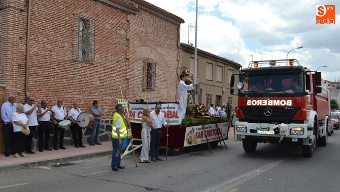 Foto 6 - Decenas de conductores se encomiendan a San Crist&oacute;bal en su d&iacute;a grande
