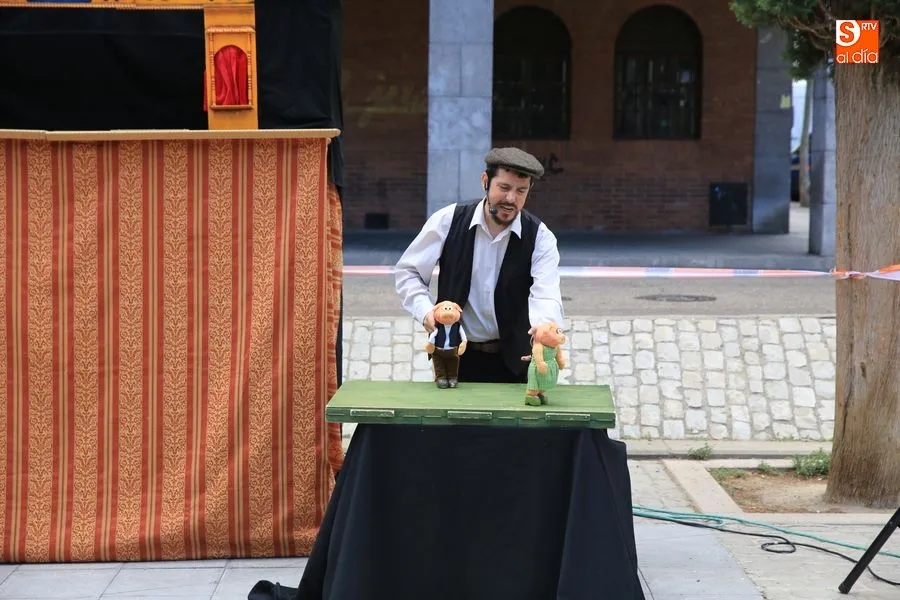 Foto 4 - La compa&ntilde;&iacute;a &lsquo;Tropos&rsquo; acerca al p&uacute;blico salmantino su espect&aacute;culo de t&iacute;teres m&aacute;s original  