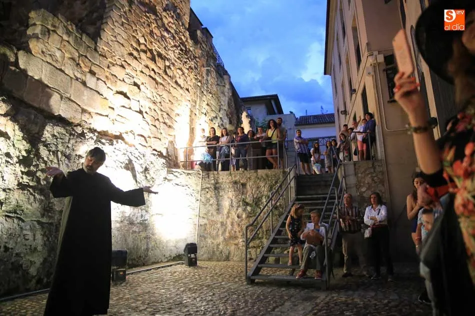 Foto 10 - La Cueva de Salamanca inicia sus visitas teatralizadas con el grupo Colleja  