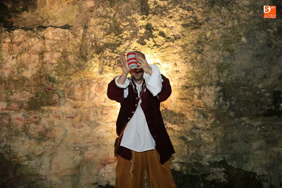 Foto 8 - La Cueva de Salamanca inicia sus visitas teatralizadas con el grupo Colleja  