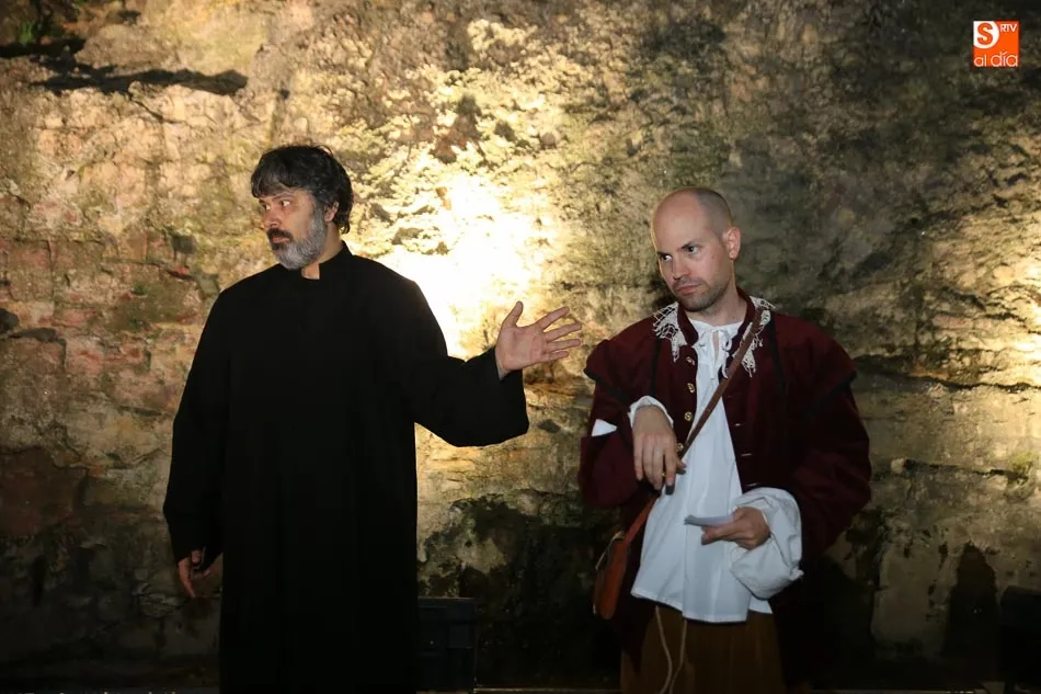 Foto 2 - La Cueva de Salamanca inicia sus visitas teatralizadas con el grupo Colleja  