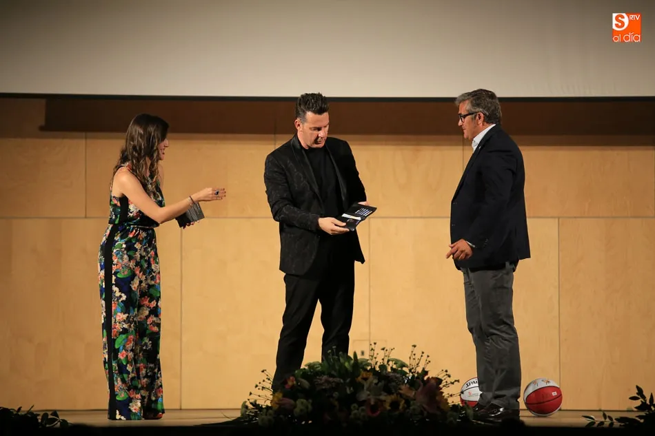 Foto 10 - Salamanca rinde homenaje al deporte con&nbsp;la XX Gala de Baloncesto de Castilla y Le&oacute;n  