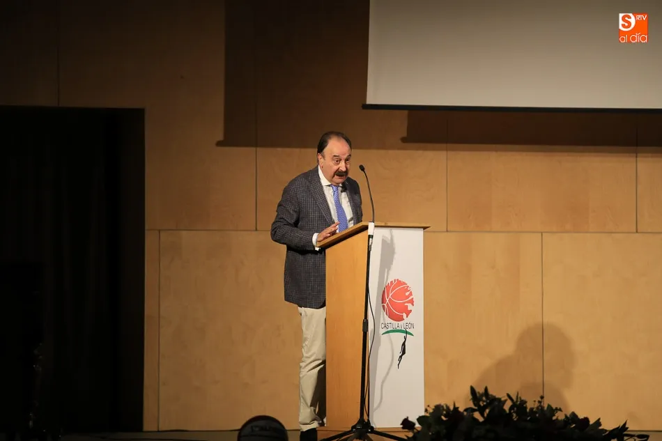 Foto 9 - Salamanca rinde homenaje al deporte con&nbsp;la XX Gala de Baloncesto de Castilla y Le&oacute;n  